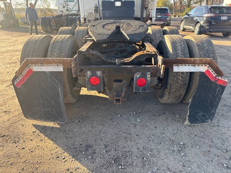 #6902-•-1993-mack-conventional-sleeper-semi-tractor-image-32