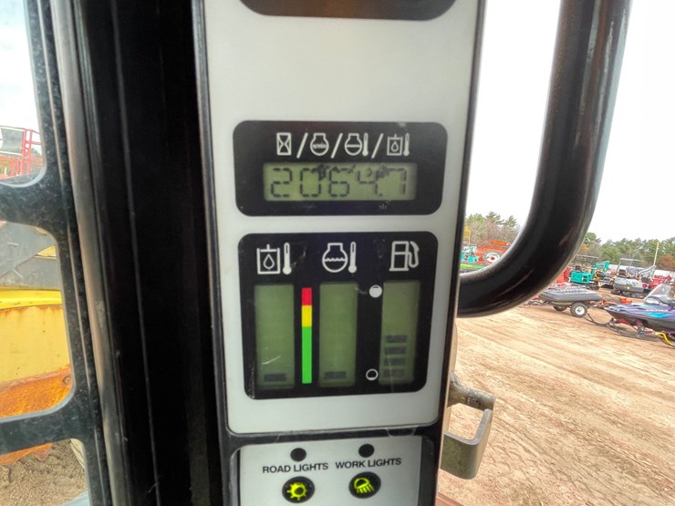 #1083-•-new-holland-l185-wheeled-skid-steer-image-27