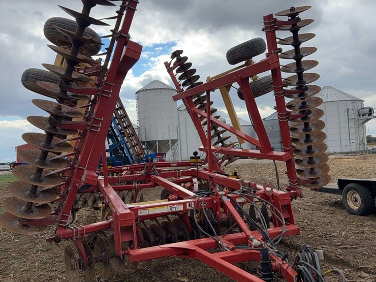 2009-krause-7300-disc,-31ft,-7-1/2''-spacing,-walking-tandems,-rear-hitch-and-hyd.-image-1