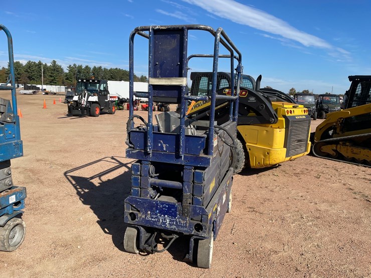 #1876-•-upright-scissor-lift-image-2
