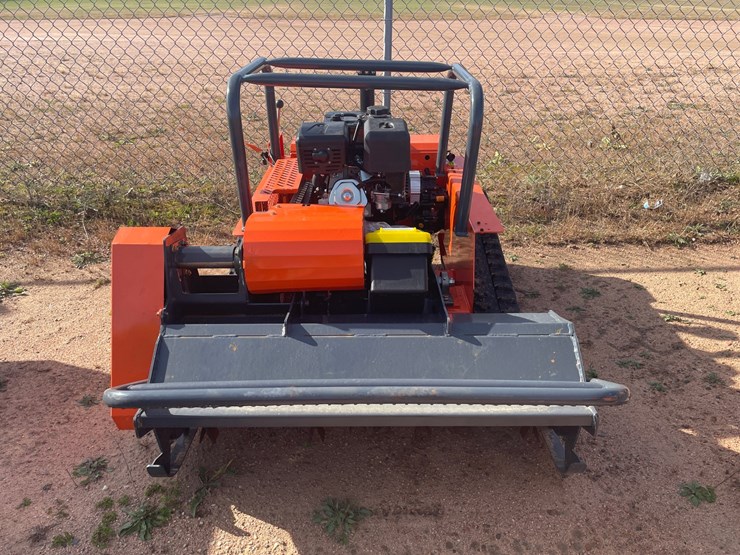 #3208-•-2026-tracked-lawn-mower-image-3