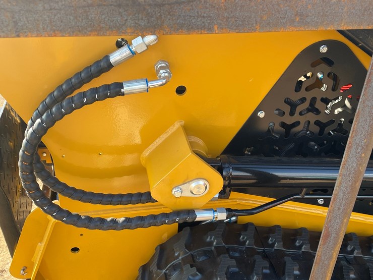 #3239-•-agt-mx-crt23-compact-track-loader-image-16