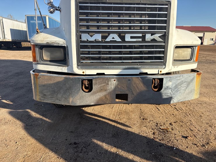 #6902-•-1993-mack-conventional-sleeper-semi-tractor-image-49