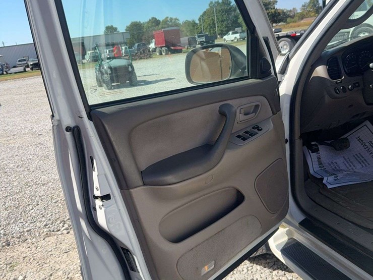 2007-toyota-sequoia-srs-suv,-v8/iforce,-4wd,-rear-hitch,-rear-control,-power-lock/windows/mirrors,-leather-interior,-heated-seats,-sunroof,-284,475-miles,-vin#-5tdbt44a77s283708-image-10