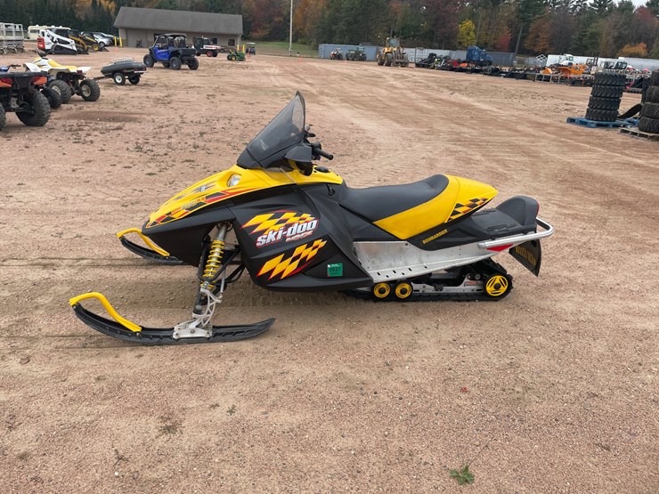 #1053-•-2004-mxz-500ss-ski-doo-snowmobile-(has-current-reg.-card)-image-4
