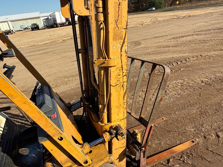 #6929-•-komatsu-fg25st-4-5,000-lb.-forklift-image-17