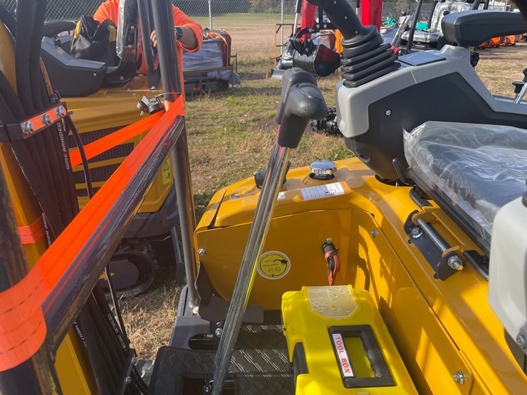 #3225-•-2026-cfg-mx20r-mini-excavator-image-12