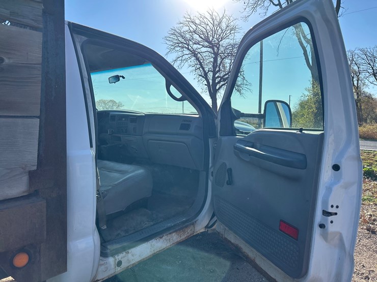 #6935-•-2000-ford-f-550-super-duty-stake-bed-dump-truck-(has-wi-title)-image-26