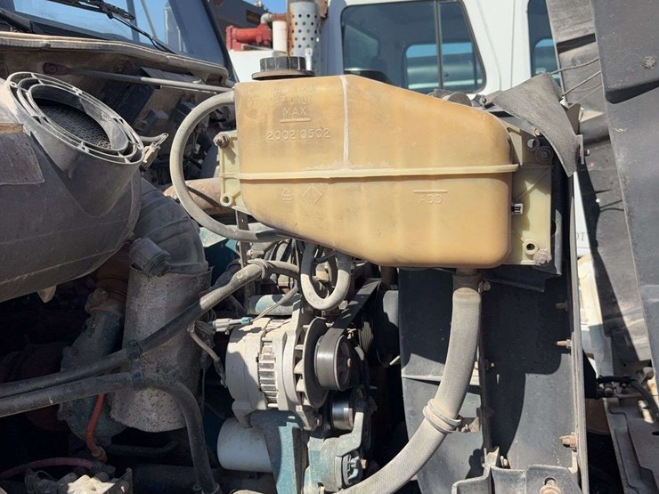 1998-international-4700-day-cab-truck,-121,834-miles,-single-axle,-255/70r22.5-tires,-dt466e-engine,-gooseneck-ball-hitch,-automatic-transmission-vin#-1hsscaan4wh551789-image-25