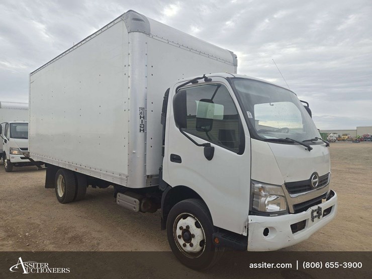 2019-hino-195-cab-over-engine-/-single-box-truck-image-2