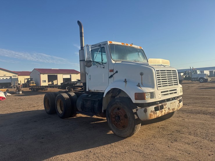 #6904-•-1996-international-8100-6x4-day-cab-semi-truck-(has-wi-title)-image-3