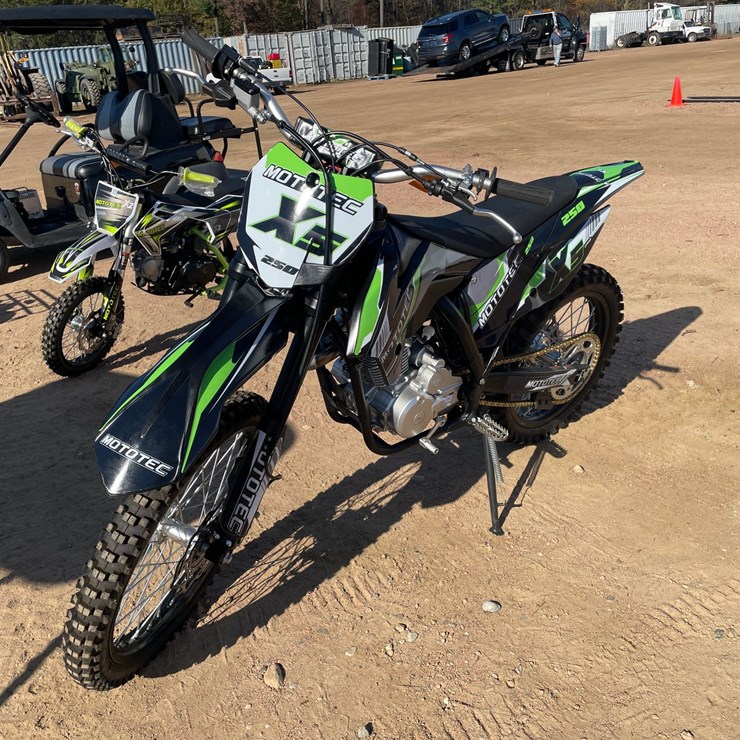 #1038 • 2026 Mototec X5 250cc Gas Dirt Bike