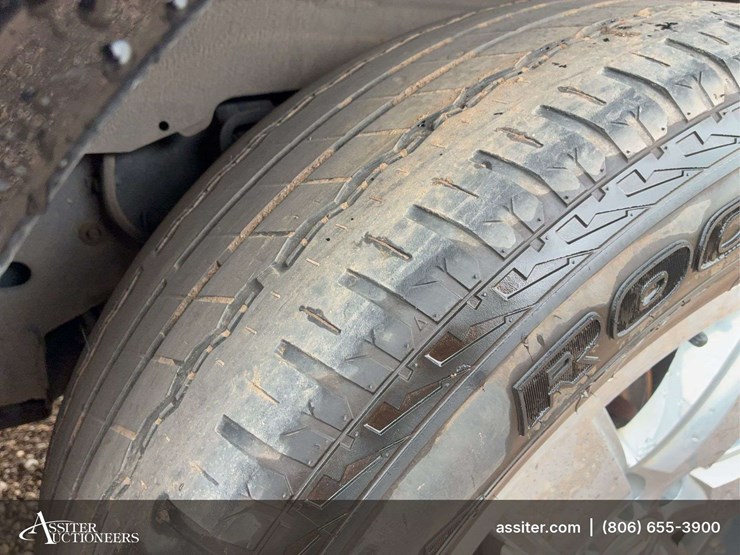 2011-nissan-armada-image-33