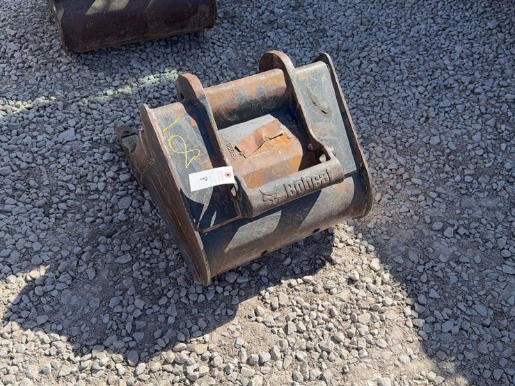 bobcat-20”-tooth-excavator-bucket-image-3