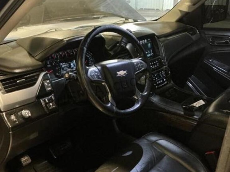 2018-chevrolet-suburban-suv-image-23