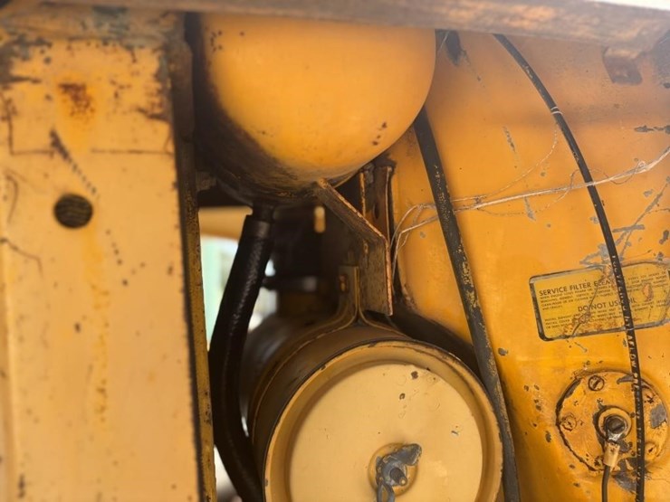 deere-300b-image-12