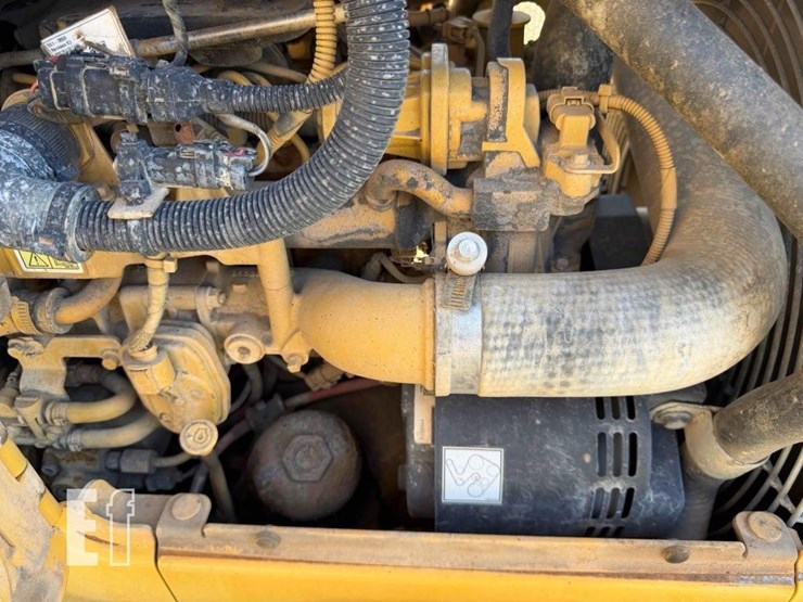 2020-caterpillar-d1-image-67