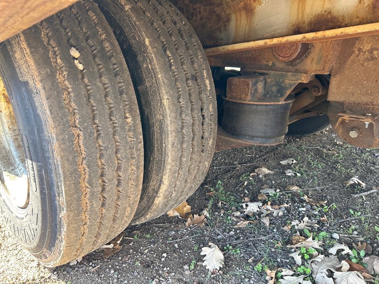 #6916-•-1997-landoll-tri-axle-flatbed-semi-trailer-(wi-title-in-delay)-image-23