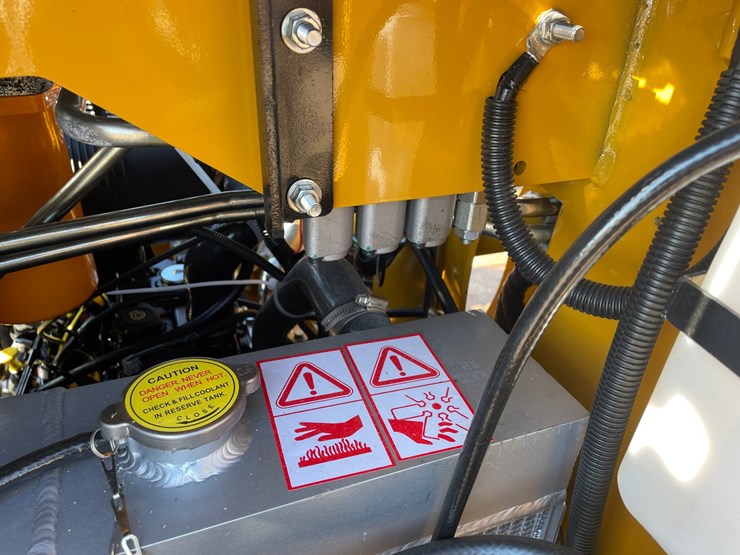 #3236-•-cfg-kjt27-skid-steer-loader-image-20