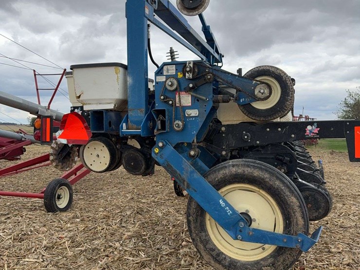 kinze-3600-planter,-16/31-box-fill,-no-tills,-corn-and-soybean-meters,-ground-drive,-markers,-kpm-iii-monitor,-fold-box,-s/n--624526-image-8