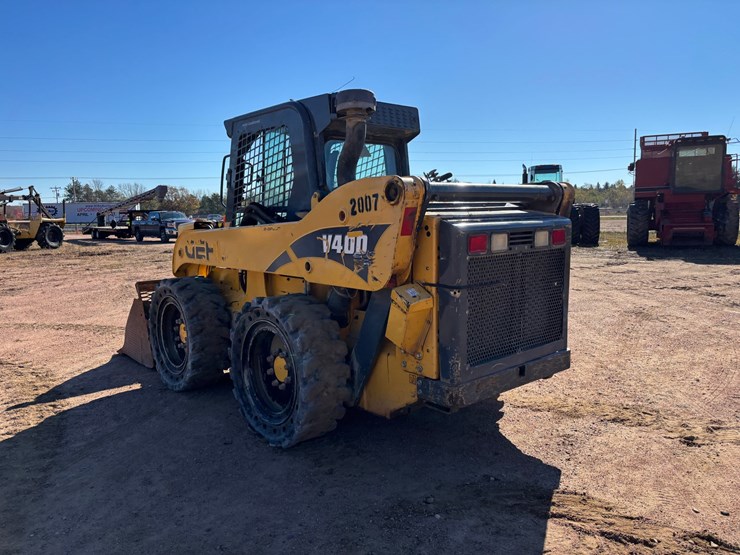 #1888-•-2016-gehl-v400-skid-steer-with-bucket-image-7