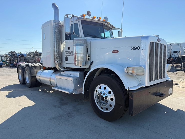 2016-peterbilt-389-image-8