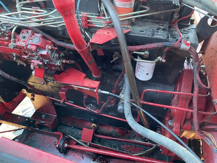 #1898-•-1991-ih-1660-axial-flow-combine-image-50