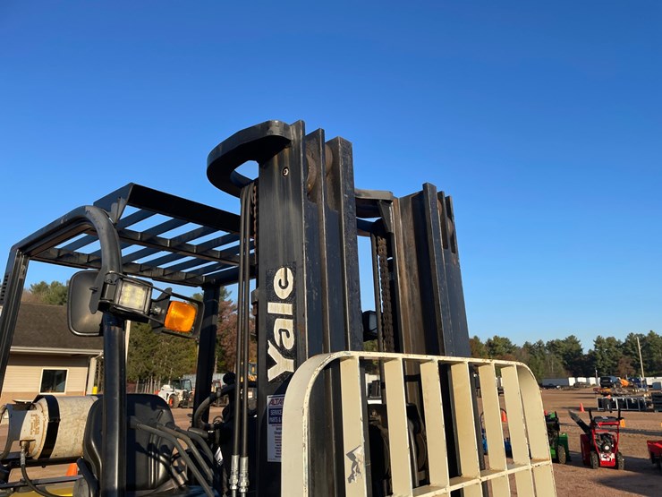 #1882-•-2022-yale-40ux-glp040ux-lp-forklift-image-10