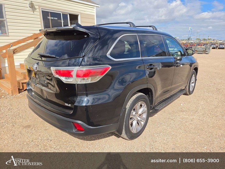 2015-toyota-highlander-xle-image-2