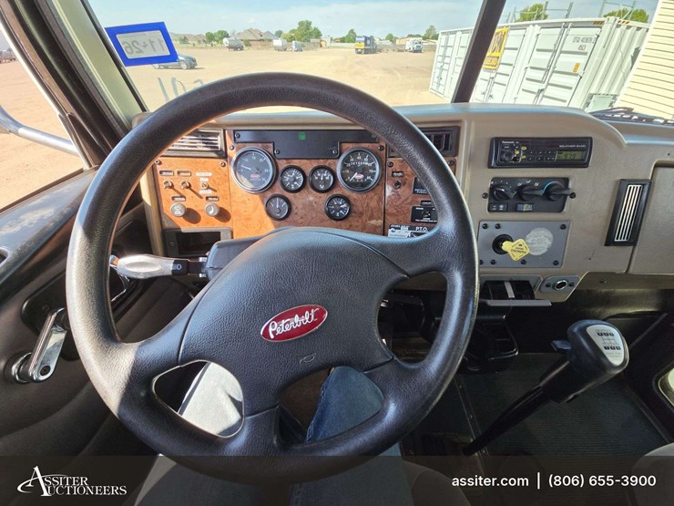 2006-peterbilt-335-image-27