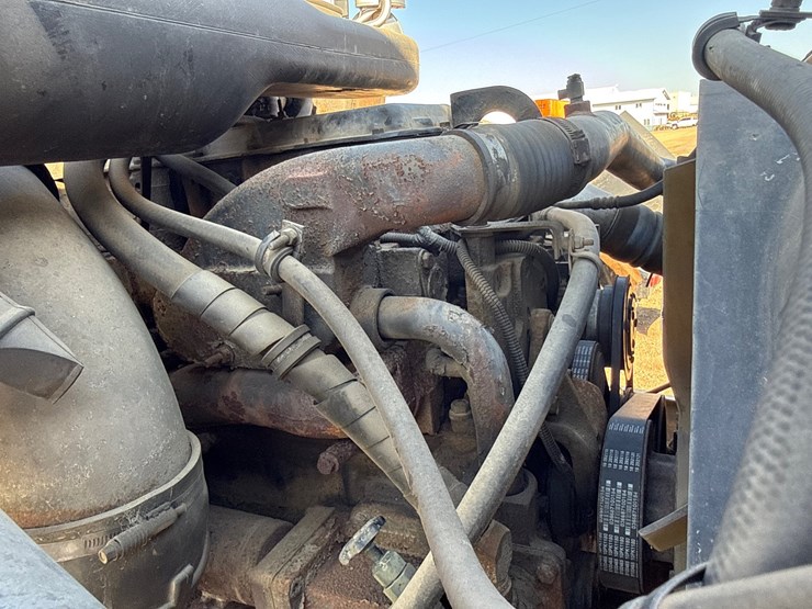 #6906-•-2002-international-9200i-sleeper-semi-truck-tractor-(has-wi-title)-image-21