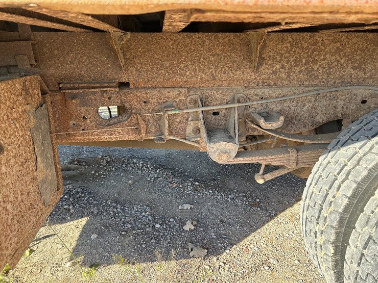 #6935-•-2000-ford-f-550-super-duty-stake-bed-dump-truck-(has-wi-title)-image-40