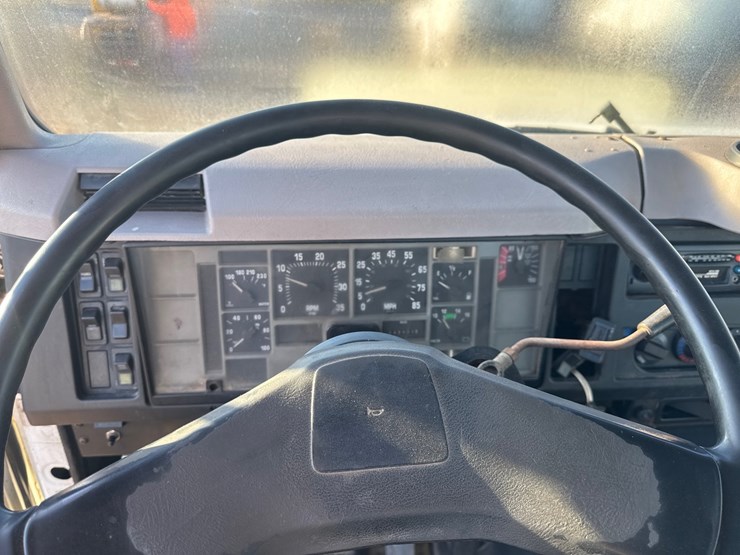 #6904-•-1996-international-8100-6x4-day-cab-semi-truck-(has-wi-title)-image-12