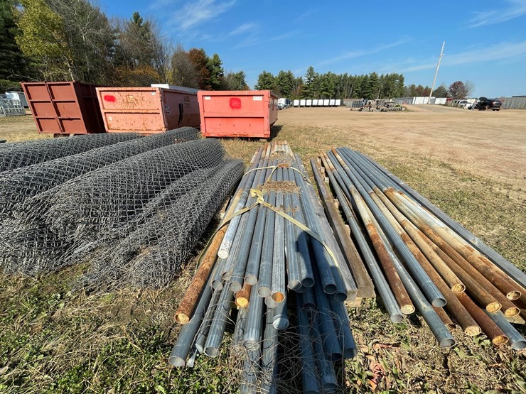 #3783-•-chain-link-fence-with-posts-image-1