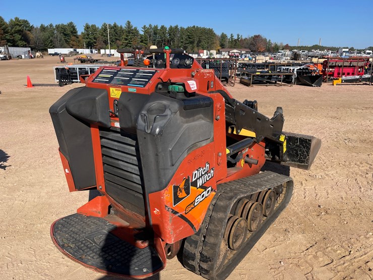 #1070-•-ditch-witch-sk800-tracked-dingo-image-4