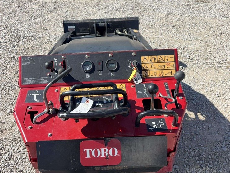 2023-toro-tx427-tracked-dingo-model-22321,-570-hours,-gas-engine,-comes-with-36”-smooth-bucket,-s/n--415182435-image-11