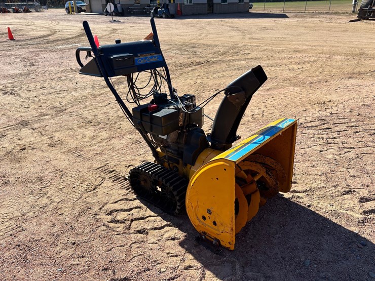#1864-•-cub-cadet-826t-26"-snow-blower-image-3