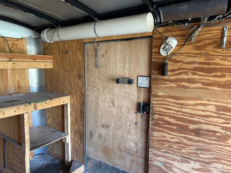 #6918-•-2008-homesteader-enclosed-tandem-axle-cargo-trailer-(wi-title-in-delay)-image-15