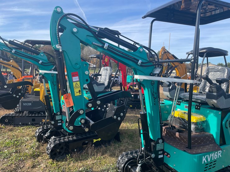 #3229-•-2026-cfg-kv16r-mini-excavator-image-11