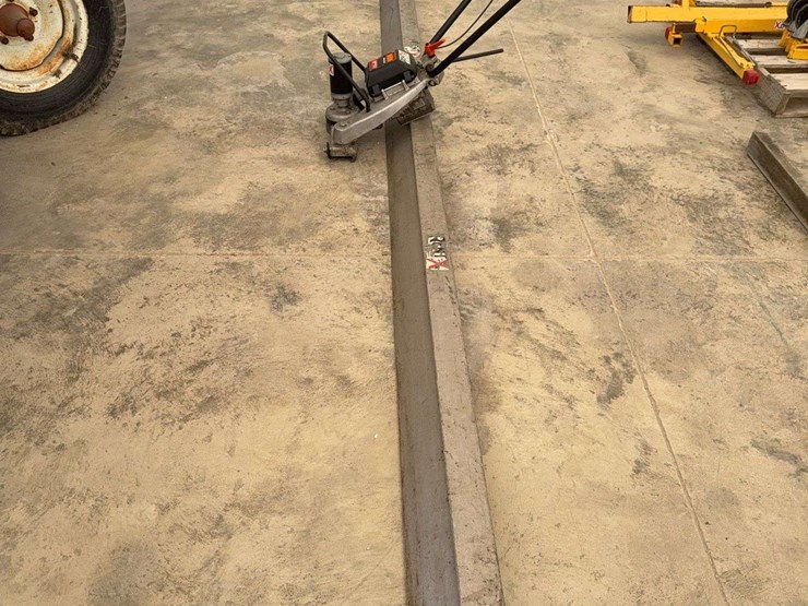 2023-mbw-concrete-screed-12’,-model-ews500,-s/n--6022089,-runs-on-milwaukee-battery-(battery-not-included),-runs-intermittently-image-2