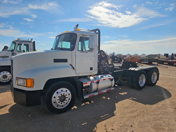 1995-mack-ch613-image-1