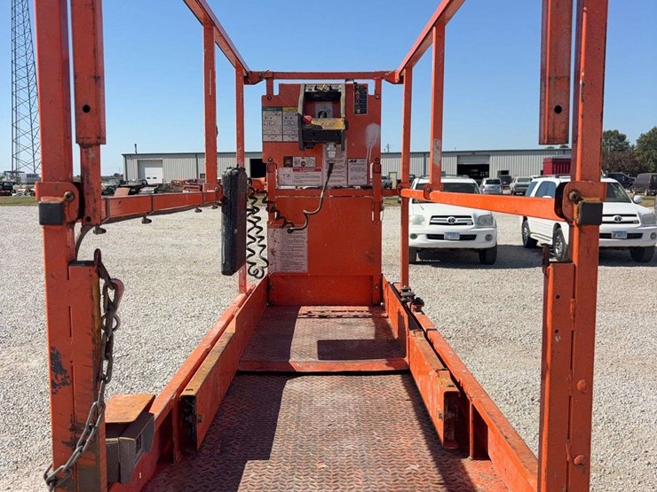 2015-jlg-26’-scissor-lift-(7e)-model-2632es,-battery-operated,-26’-reach,-non-marking-tires,-s/n--0200240038-image-9