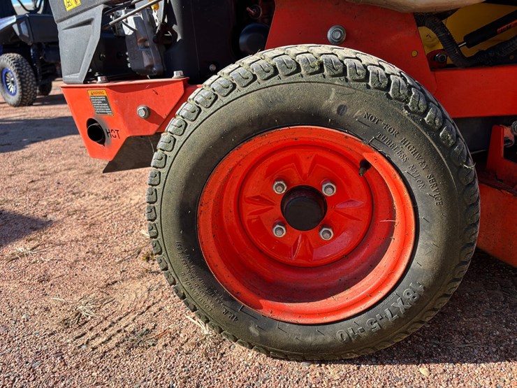 #1926-•-kubota-z122r-zero-turn-lawn-mower-image-13