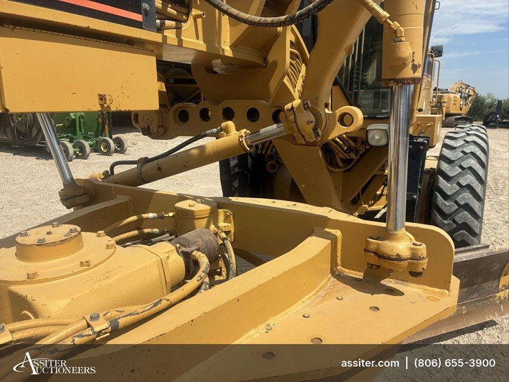 2002-caterpillar-140h-image-11