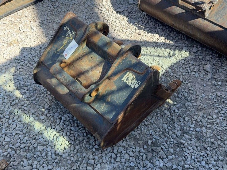 bobcat-24”-tooth-excavator-bucket-image-3