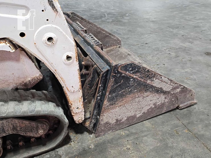 2013-bobcat-t110-image-11