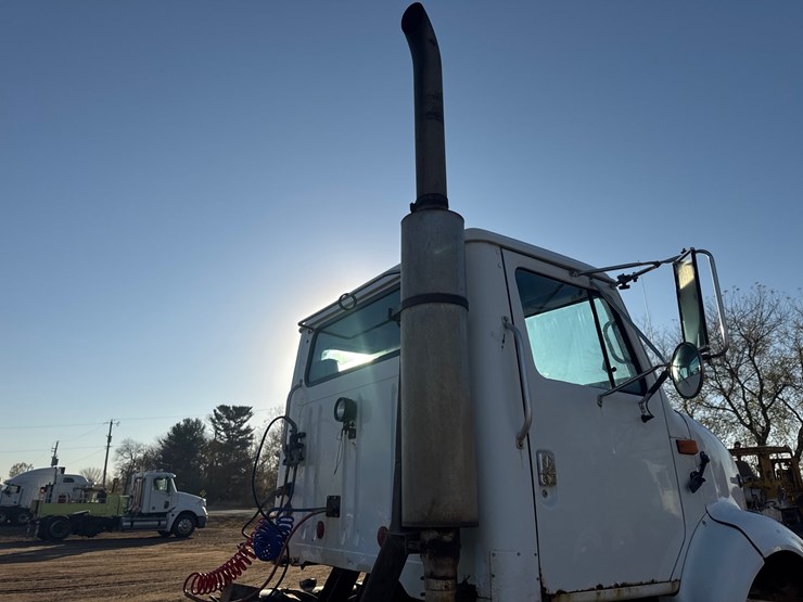 #6904-•-1996-international-8100-6x4-day-cab-semi-truck-(has-wi-title)-image-30
