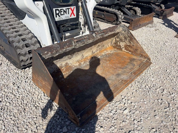 2022-bobcat-t66-tracked-skid-steer,-1367.6-hours,-radio,-quick-attach-hookup,-cab,-heat/ac,-comes-with-smooth-68”-bucket,-s/n---b4sb28773-image-10