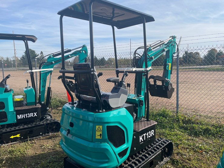 #3233-•-2026-cfg-kt13r-mini-excavator-image-3