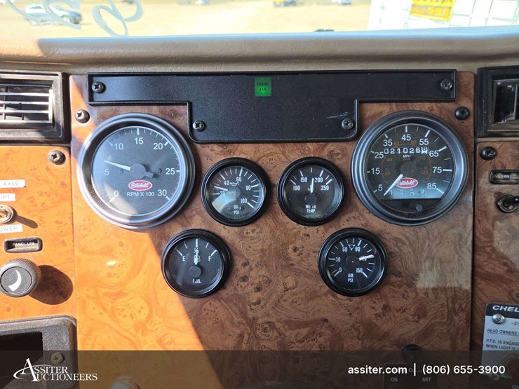 2006-peterbilt-335-image-30